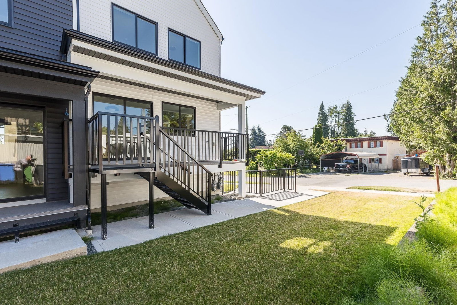 Listing Image 12