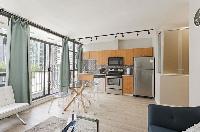 406 - 1249 Granville Street