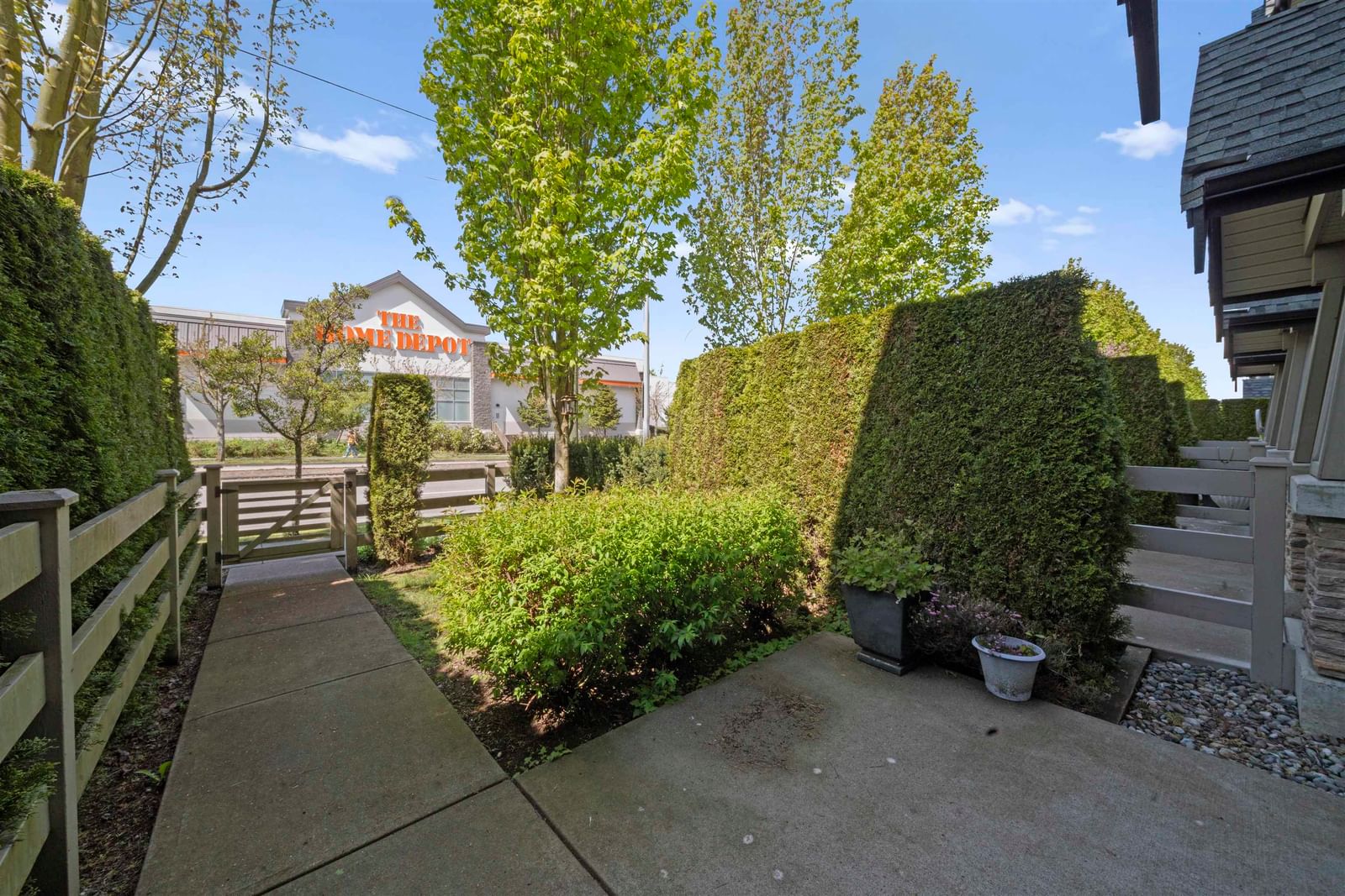 Listing Image 6