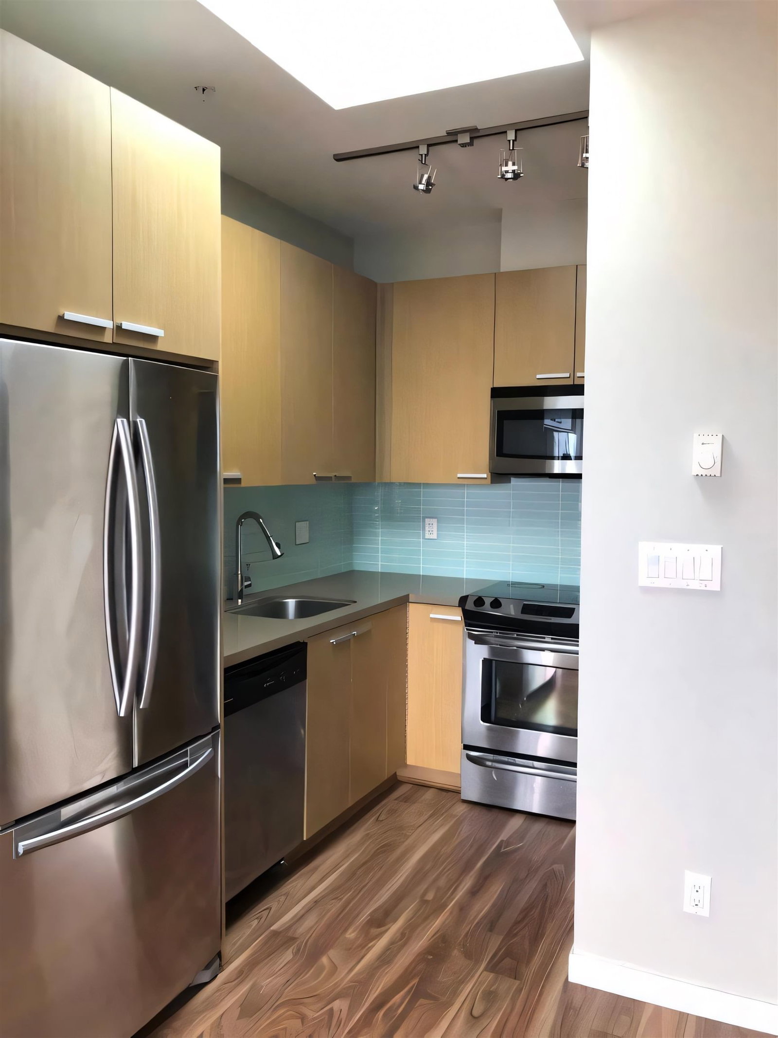 Listing Image 11