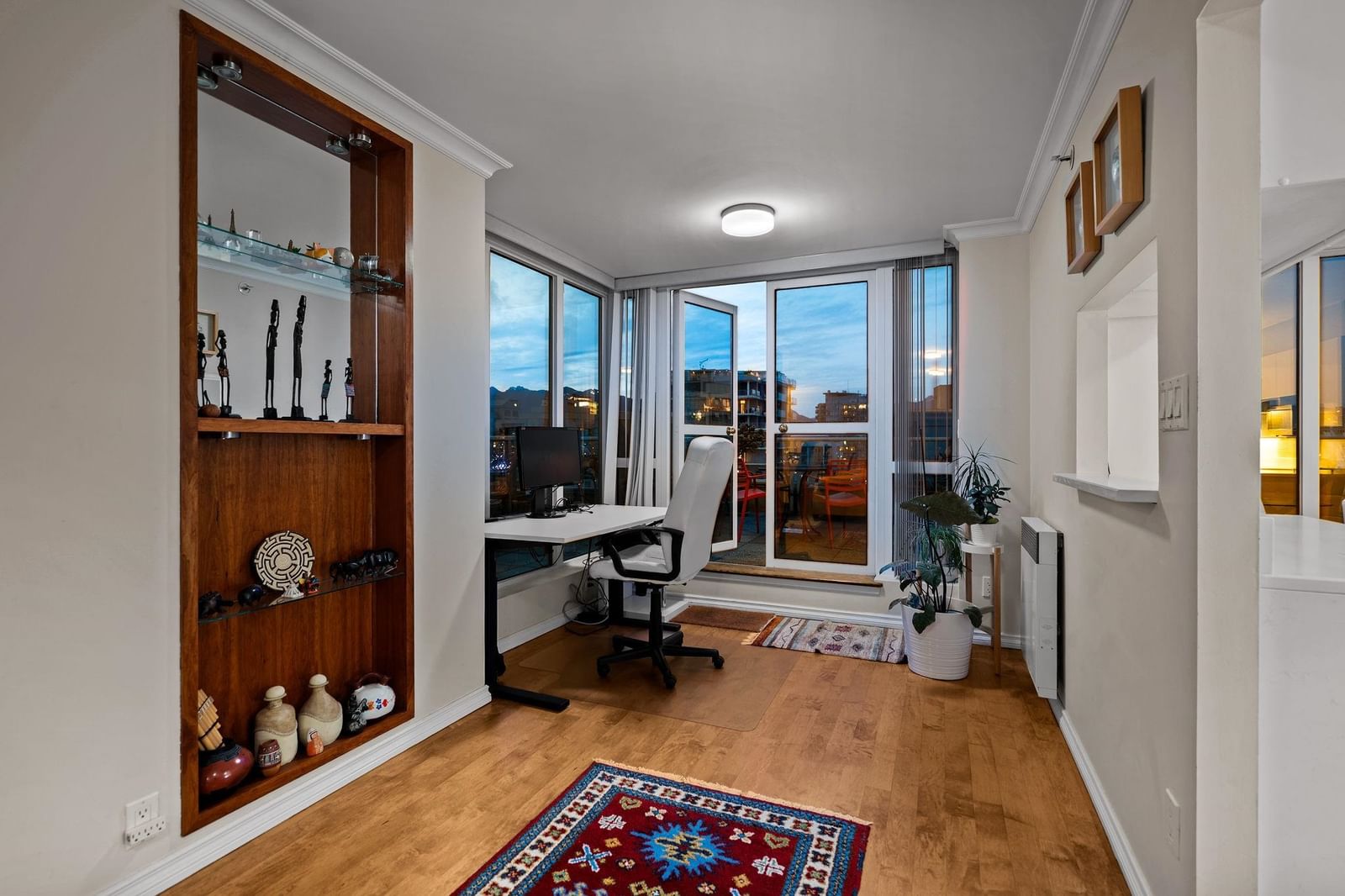 Listing Image 8