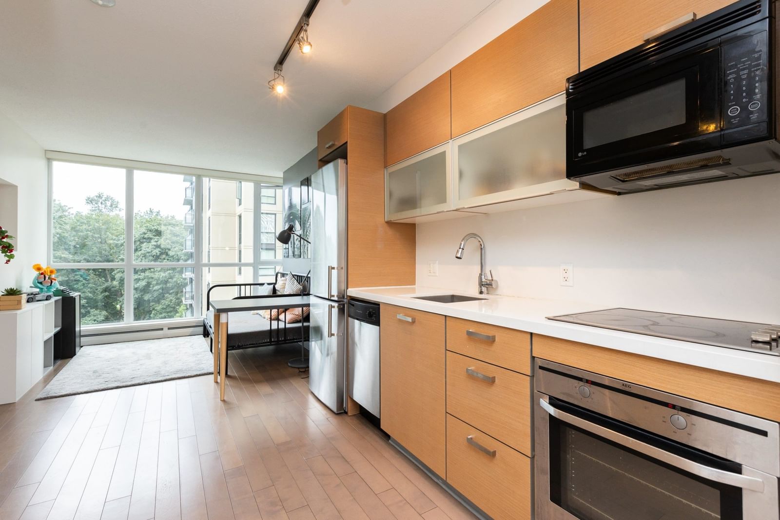 Listing Image 10