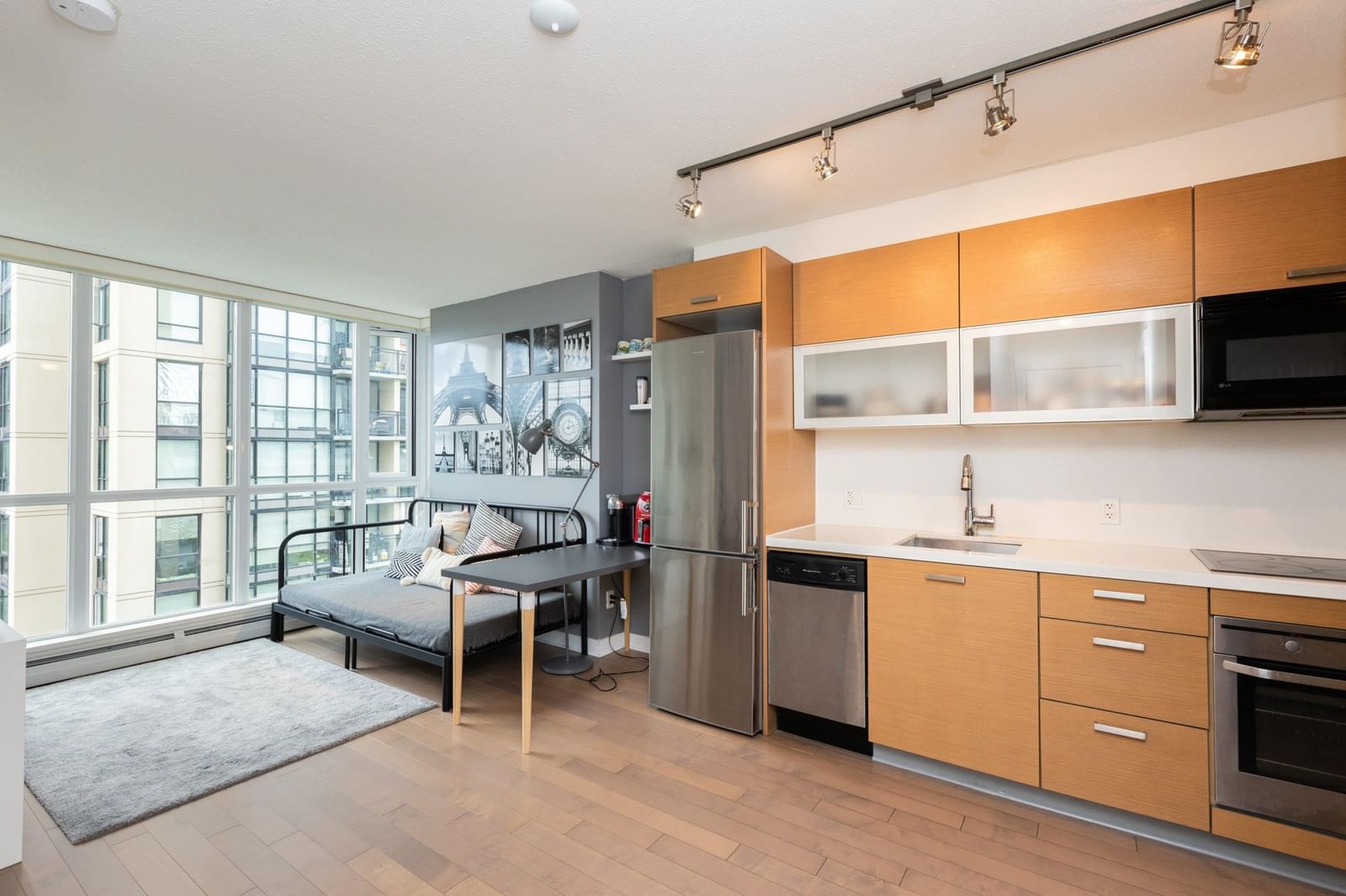Listing Image 11