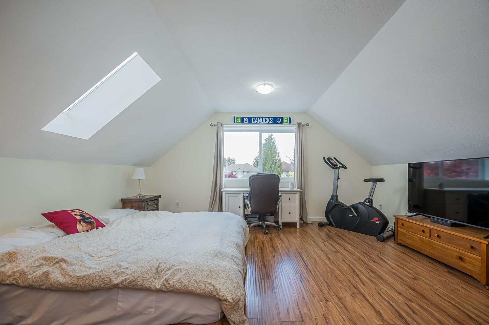 Listing Image 19