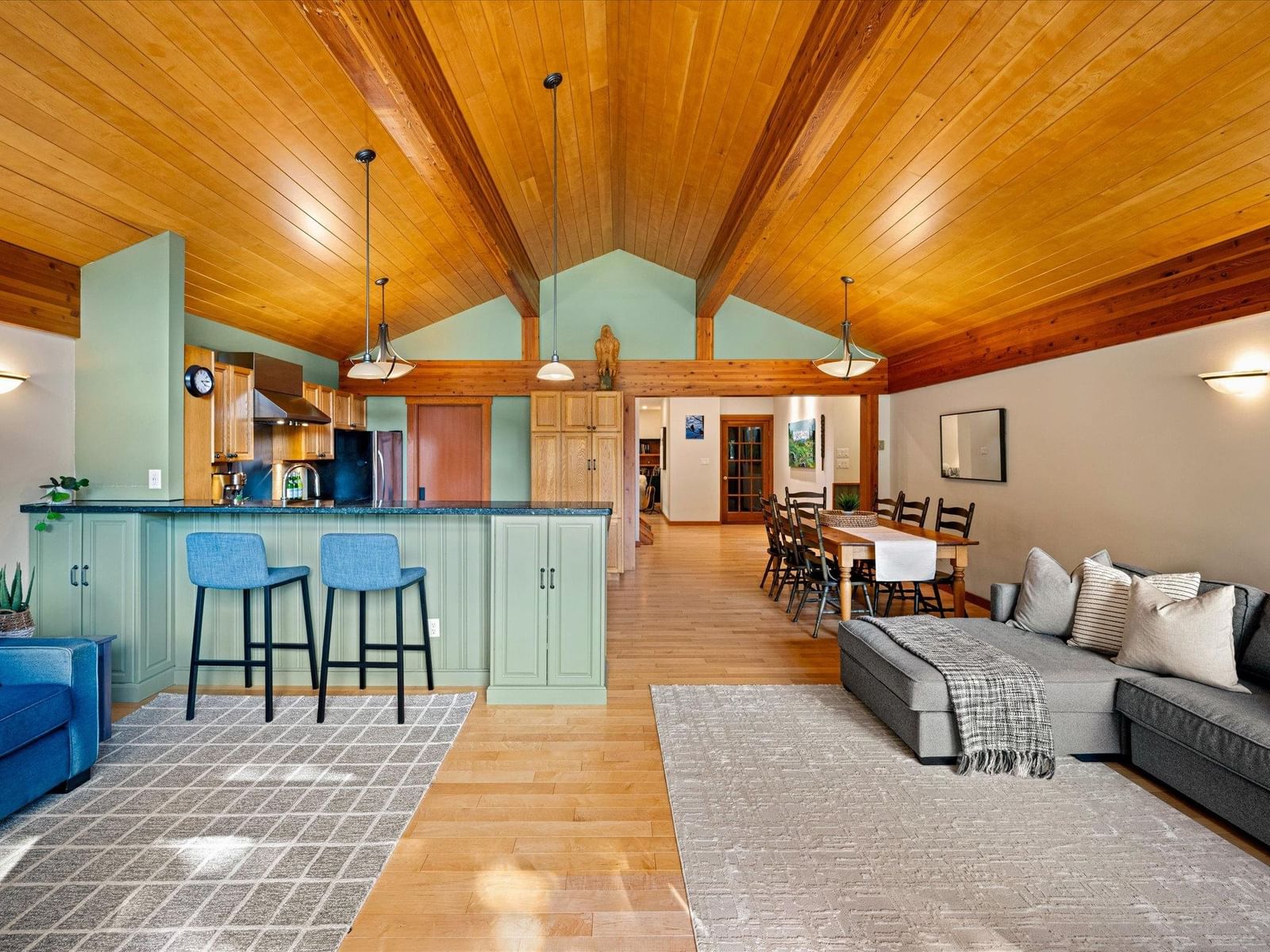 Listing Image 11