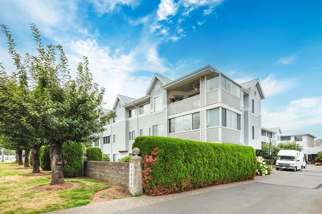205 - 32823 Landeau Place
