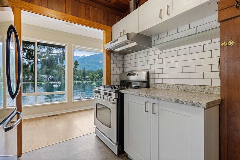 36 Lakeshore Drive, Cultus Lake, V2R 5A1 | Image 2