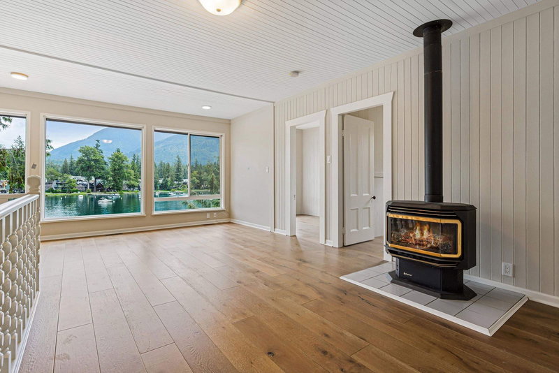 36 Lakeshore Drive, Cultus Lake, V2R 5A1 | Image 3