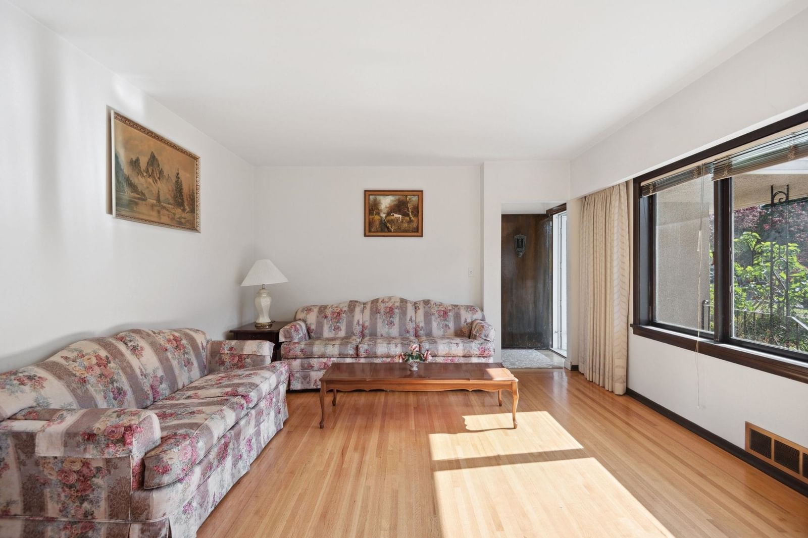 Listing Image 6