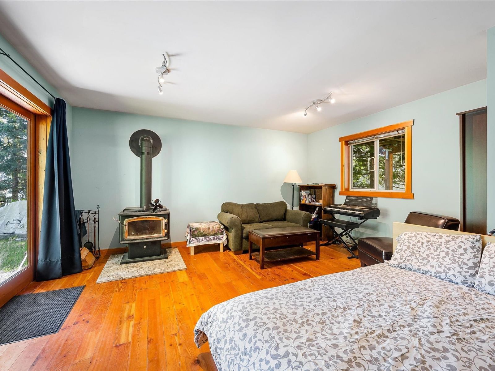 Listing Image 12