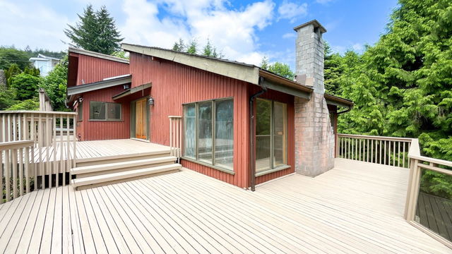568 St. Andrews Place
