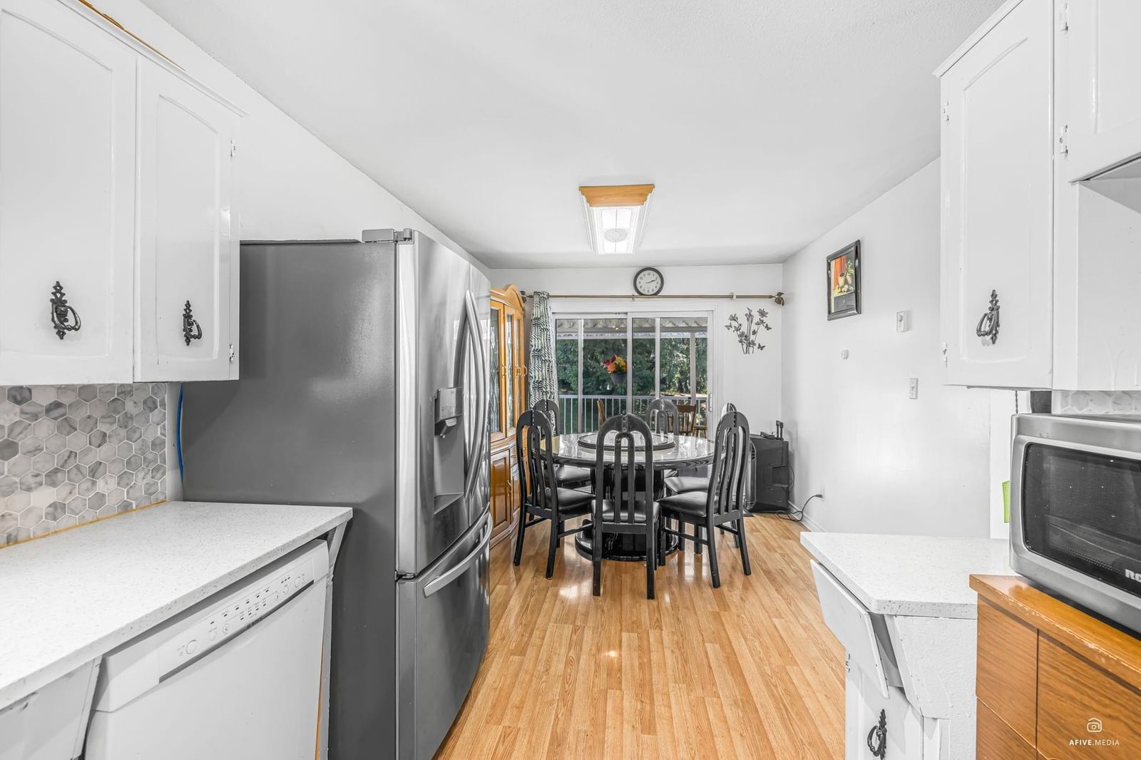 Listing Image 11