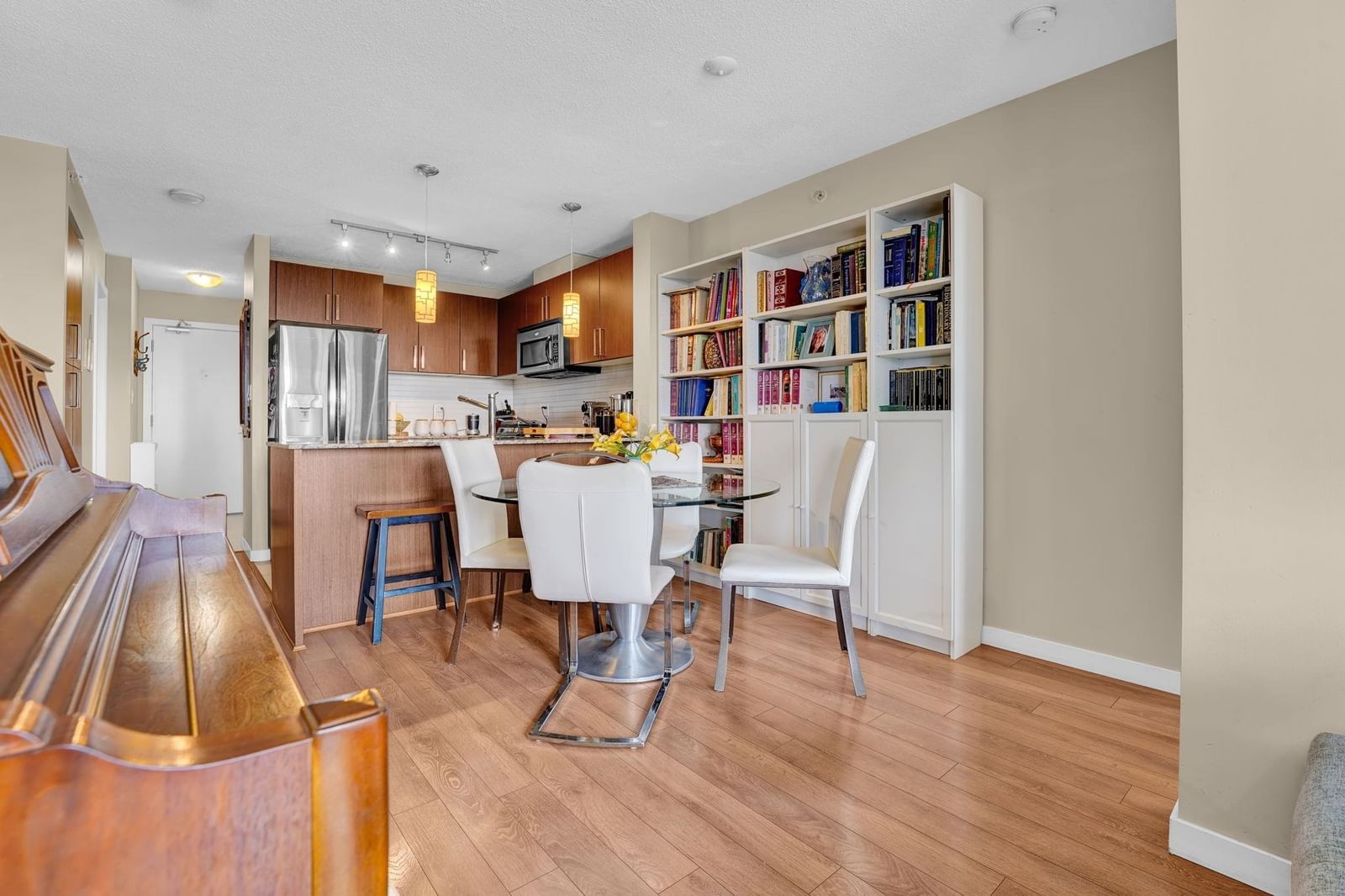Listing Image 5