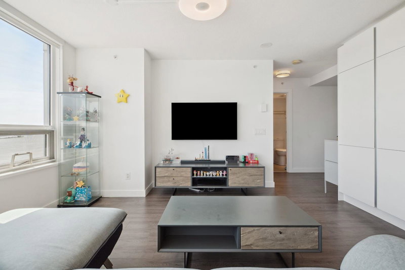 909 - 988 Quayside Drive, New Westminster, V3M 0L5 | Image 3