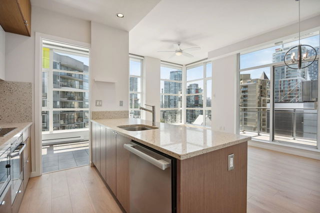 1206 - 1205 Howe Street