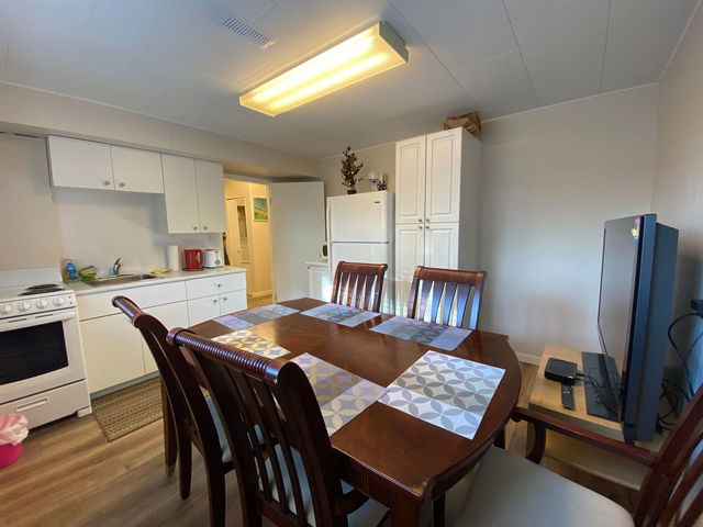 Garden Suite - 564 64th Avenue W