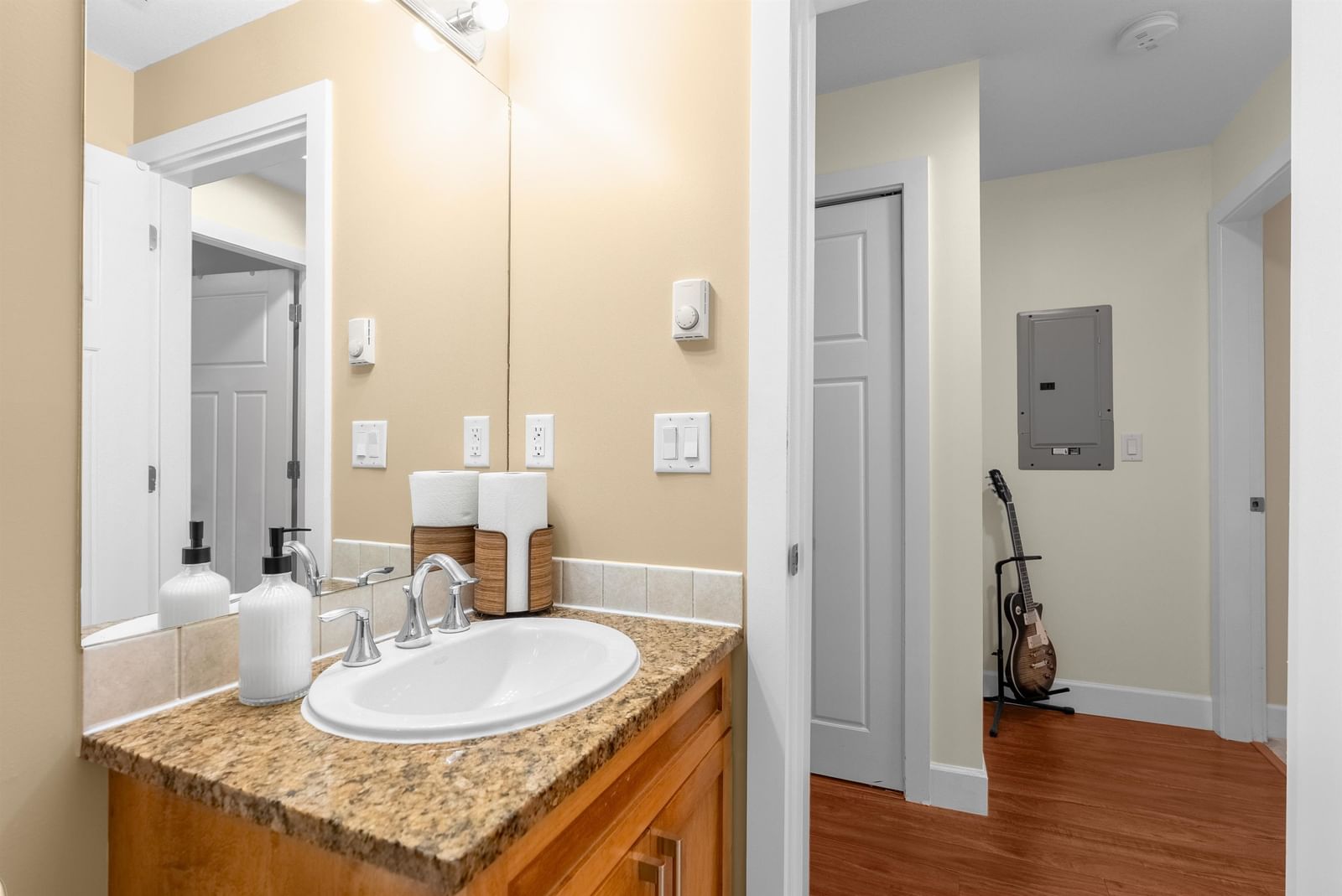 Listing Image 12