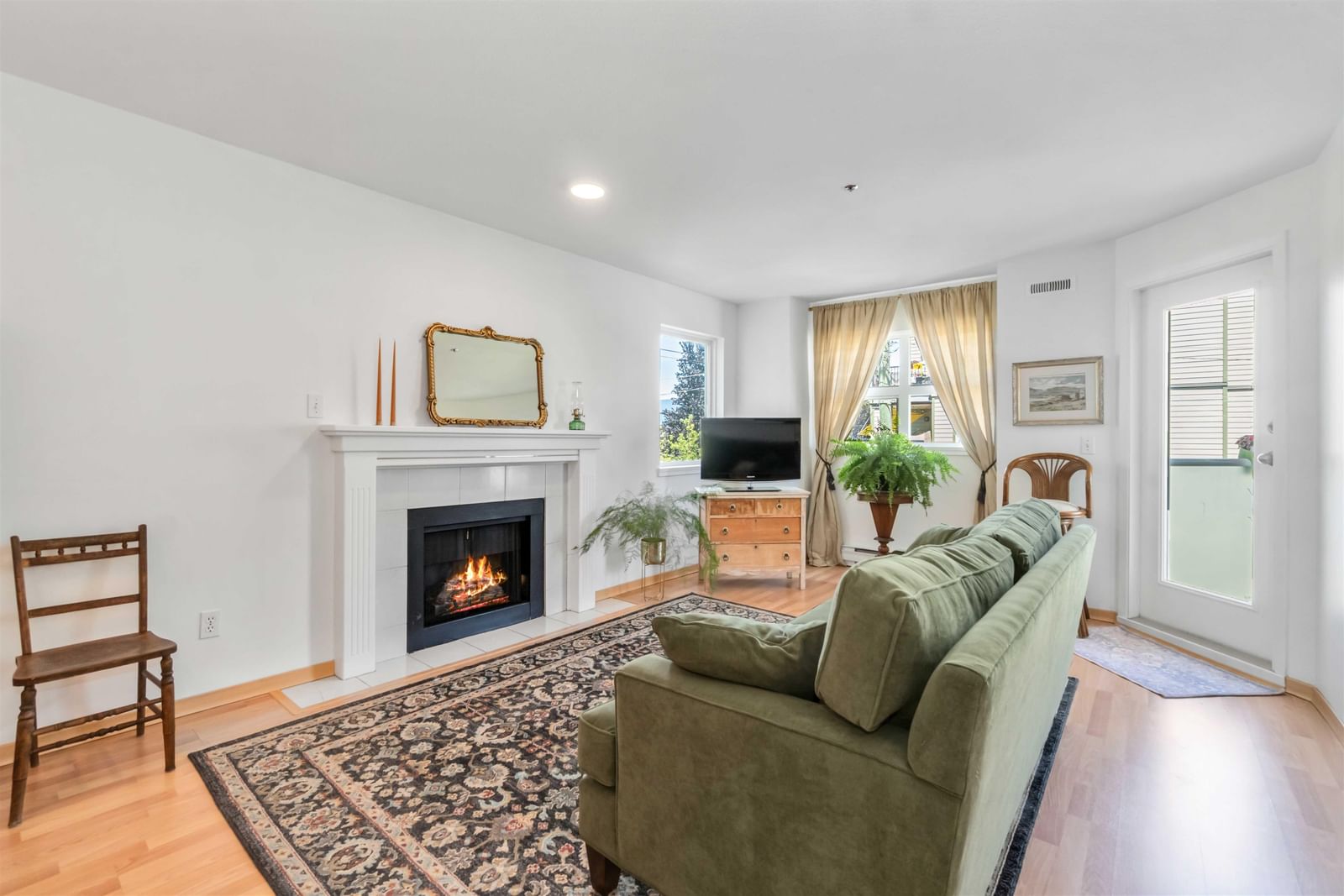 Listing Image 8