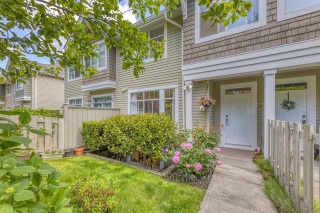 22 - 5240 Oakmount Crescent