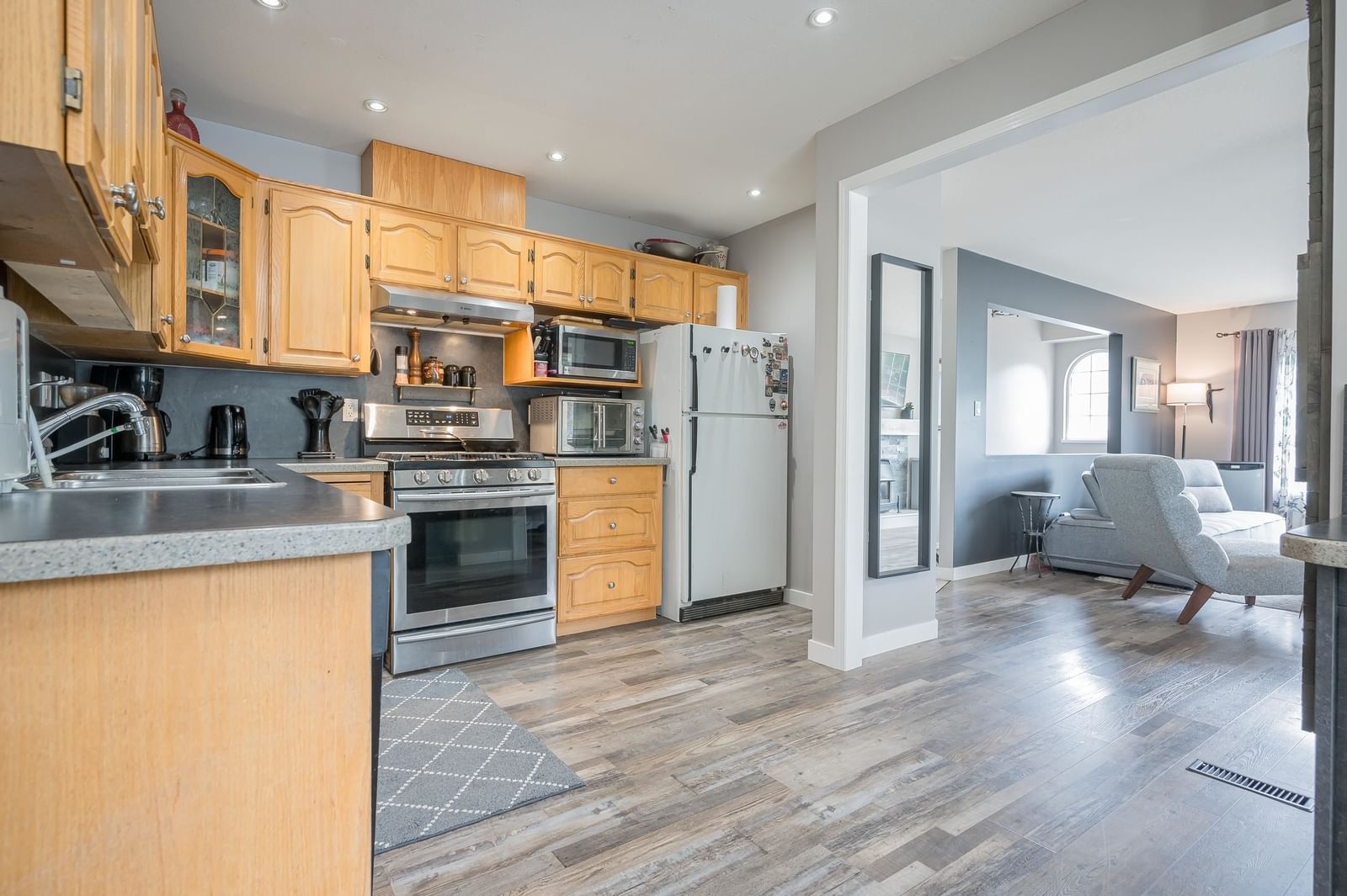 Listing Image 11
