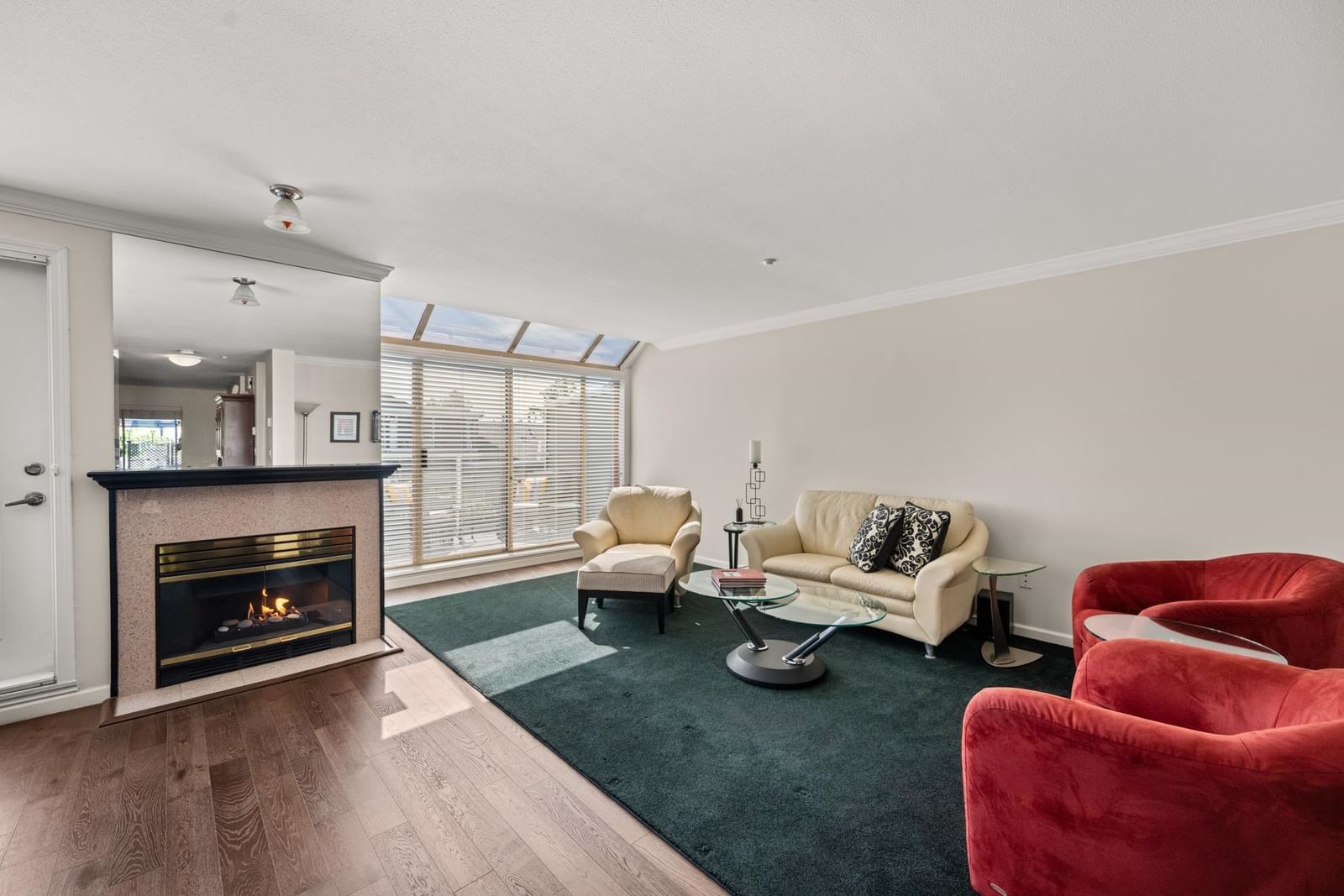 Listing Image 10