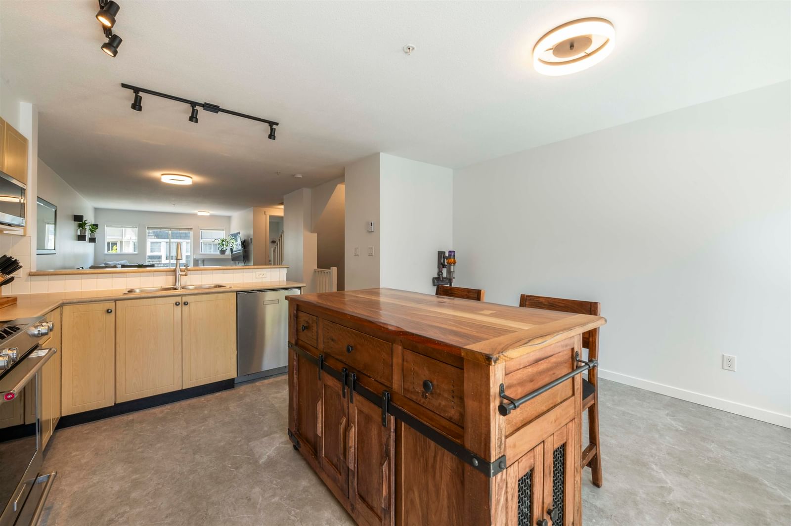 Listing Image 16