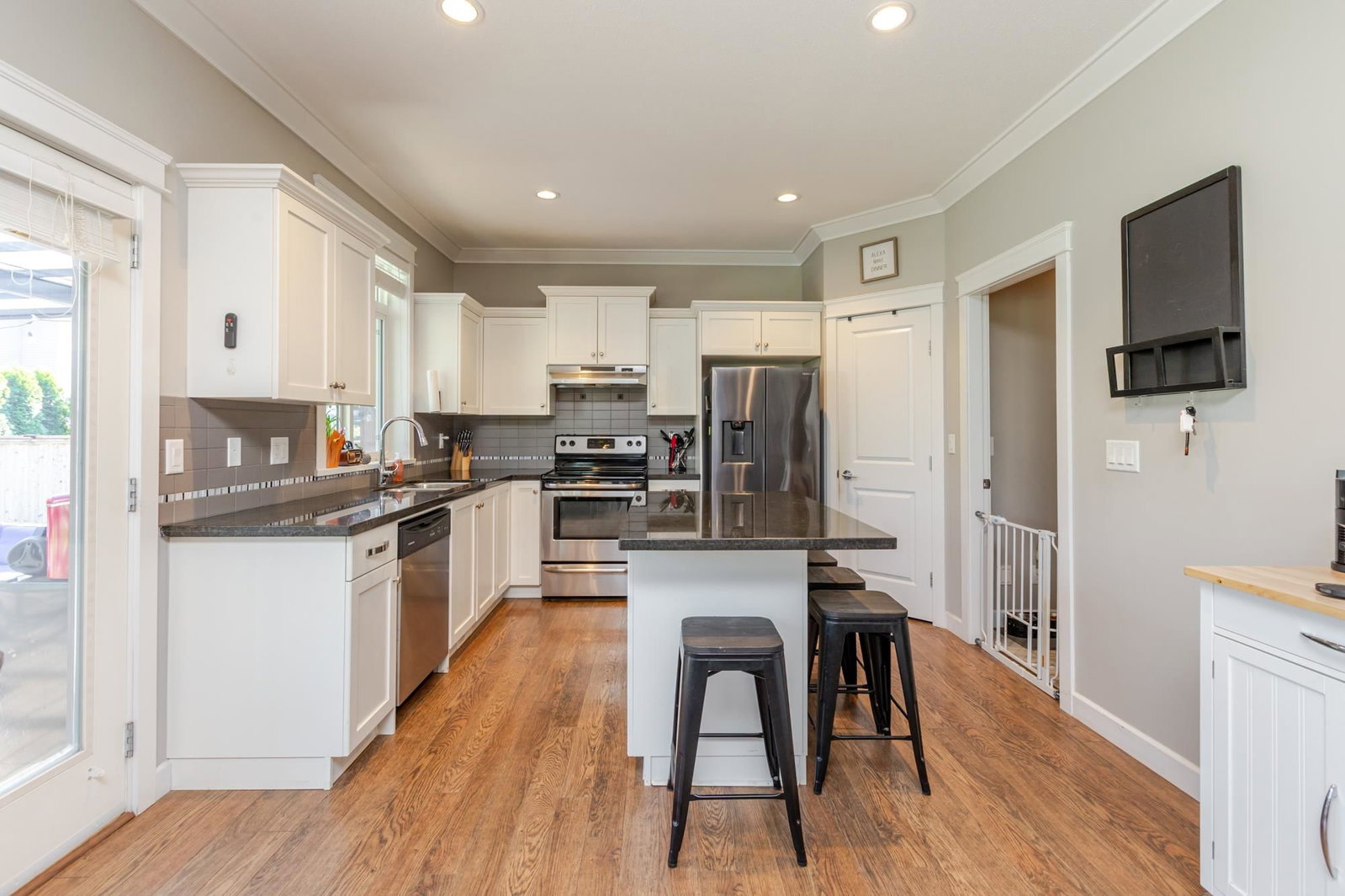 Listing Image 11