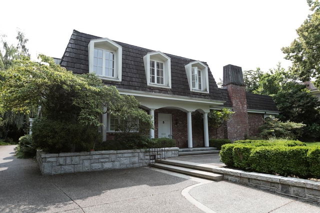 3738 Pine Crescent