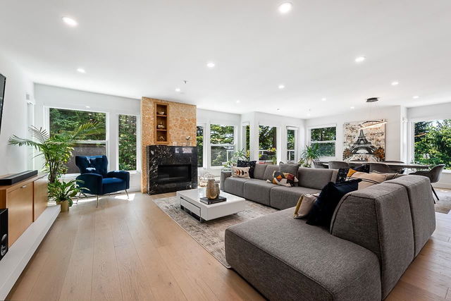 11 - 2425 Edgemont Boulevard