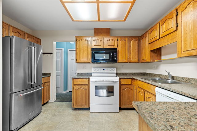 306 - 32823 Landeau Place
