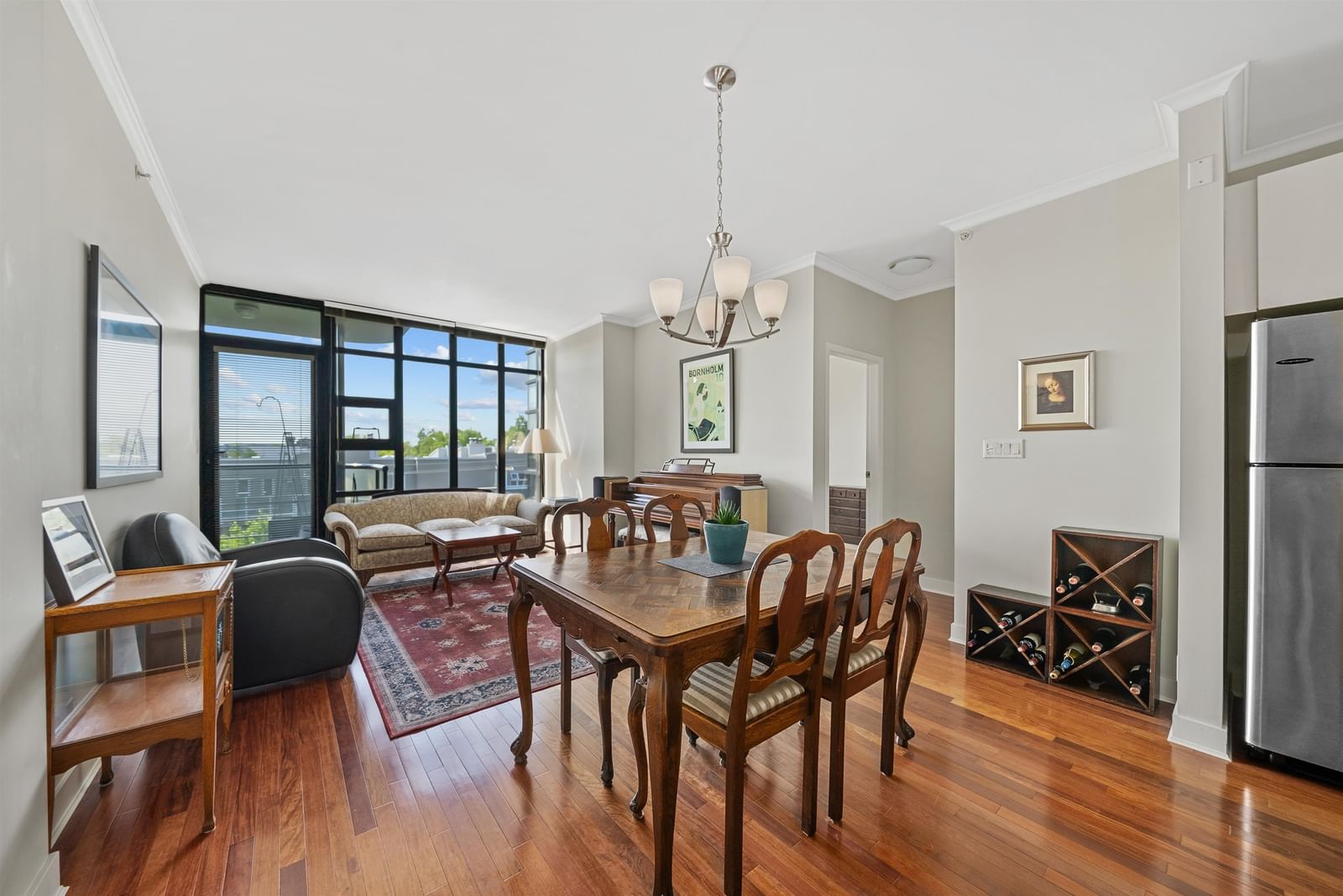 Listing Image 8