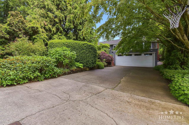 House - 11078 Hamlin Drive