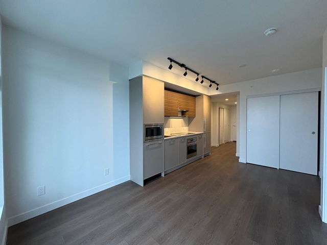 21FL - 13655 Fraser Highway