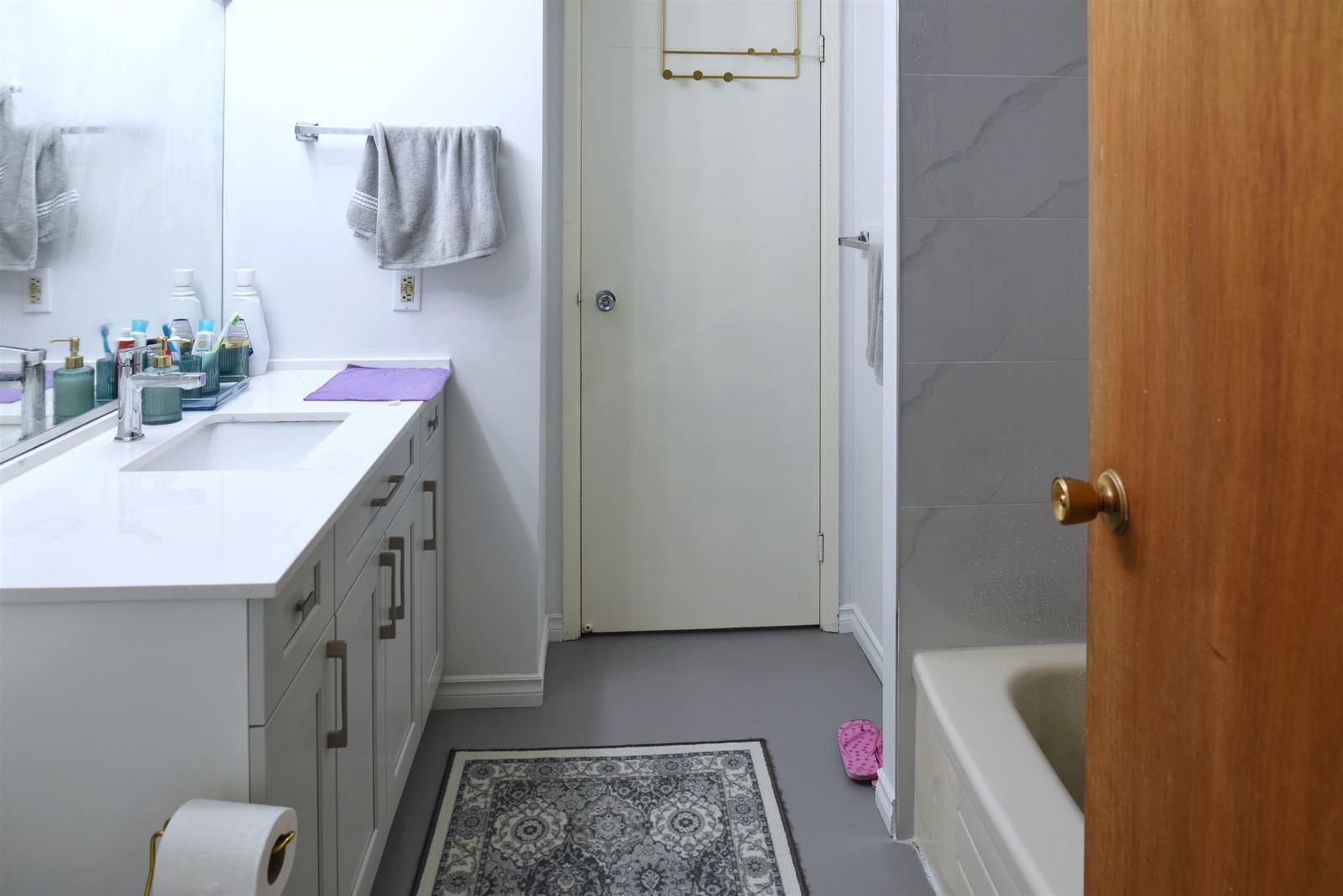 Listing Image 8