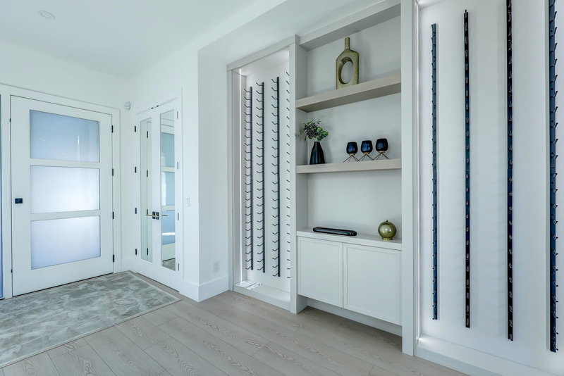 15569 Oxenham Avenue, White Rock, V4B 2J2 | Image 2