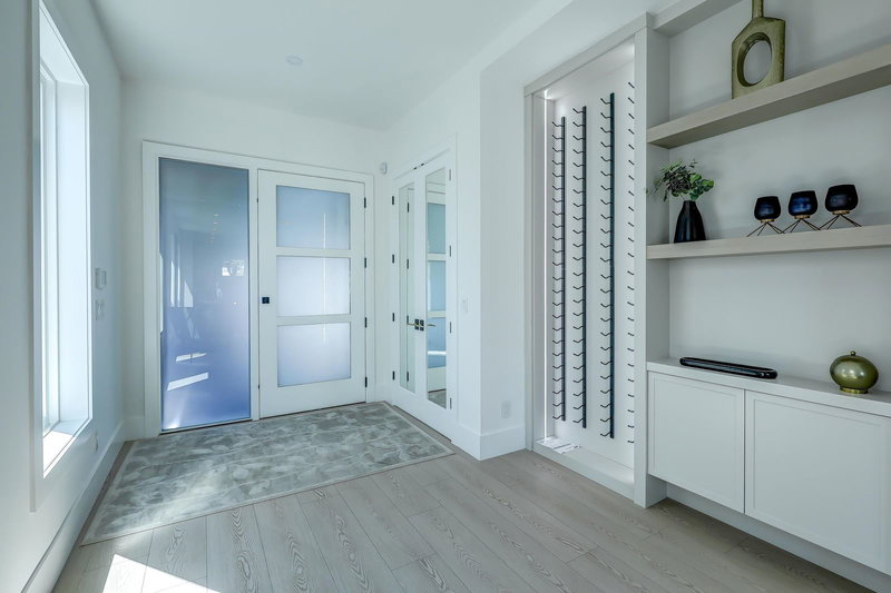 15569 Oxenham Avenue, White Rock, V4B 2J2 | Image 3