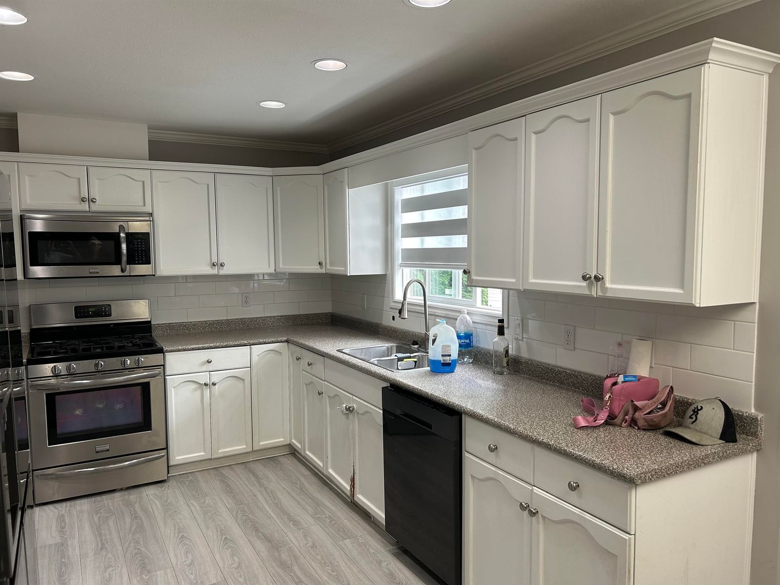 Listing Image 9