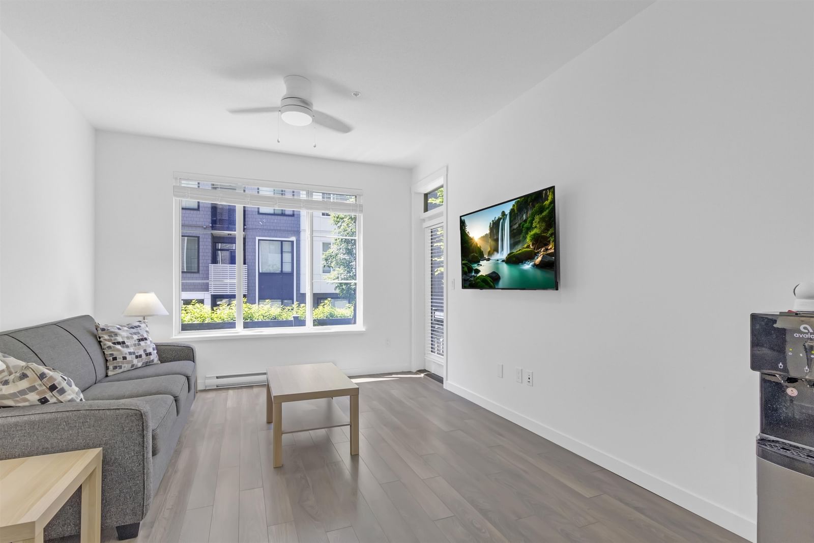 Listing Image 8
