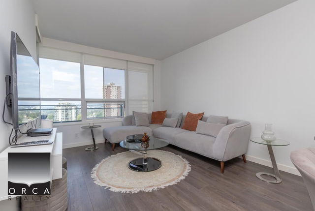 1005 - 125 14th Street E