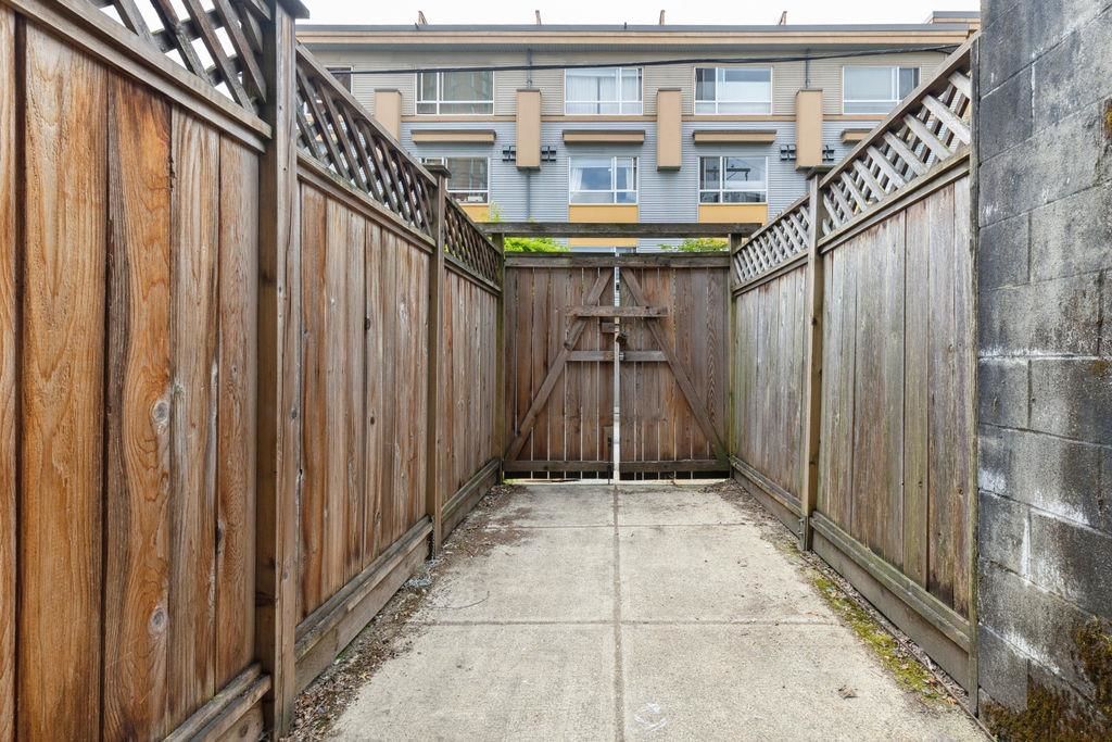 Listing Image 17
