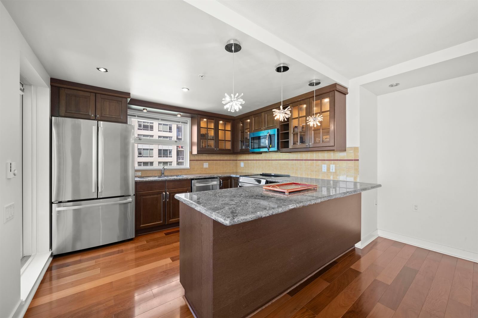 Listing Image 11
