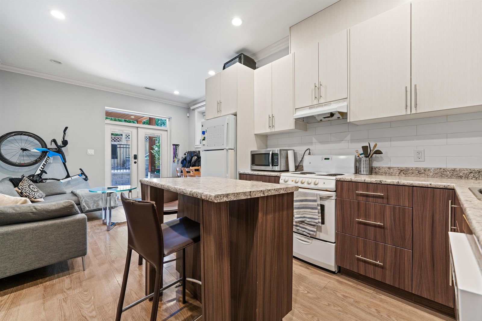 Listing Image 21