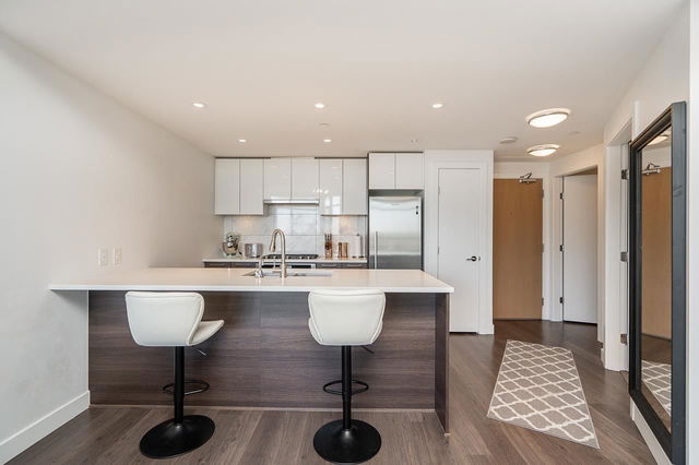 1011 - 3557 Sawmill Crescent