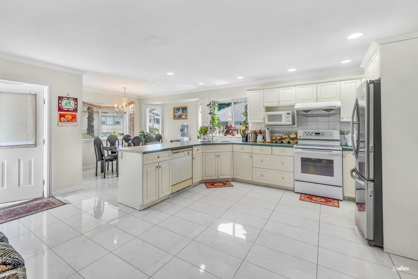 Listing Image 11