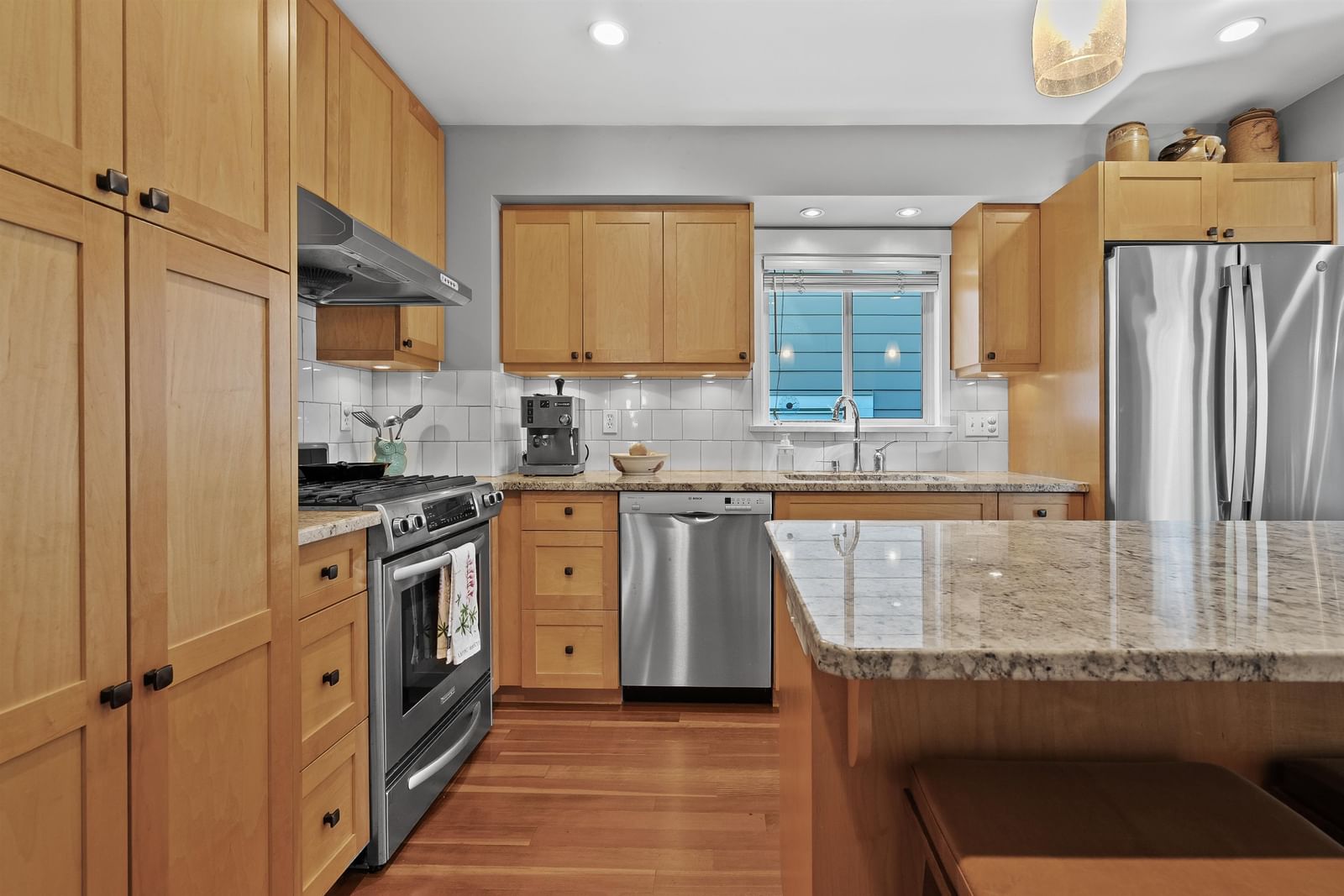 Listing Image 9