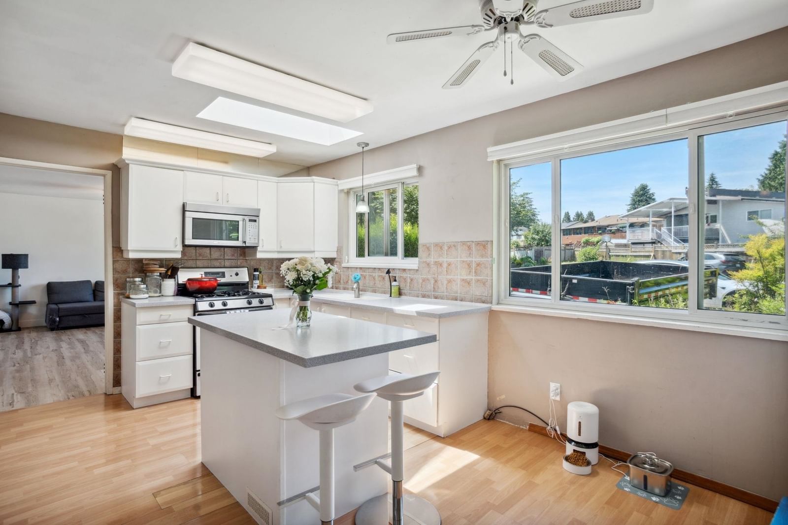 Listing Image 13