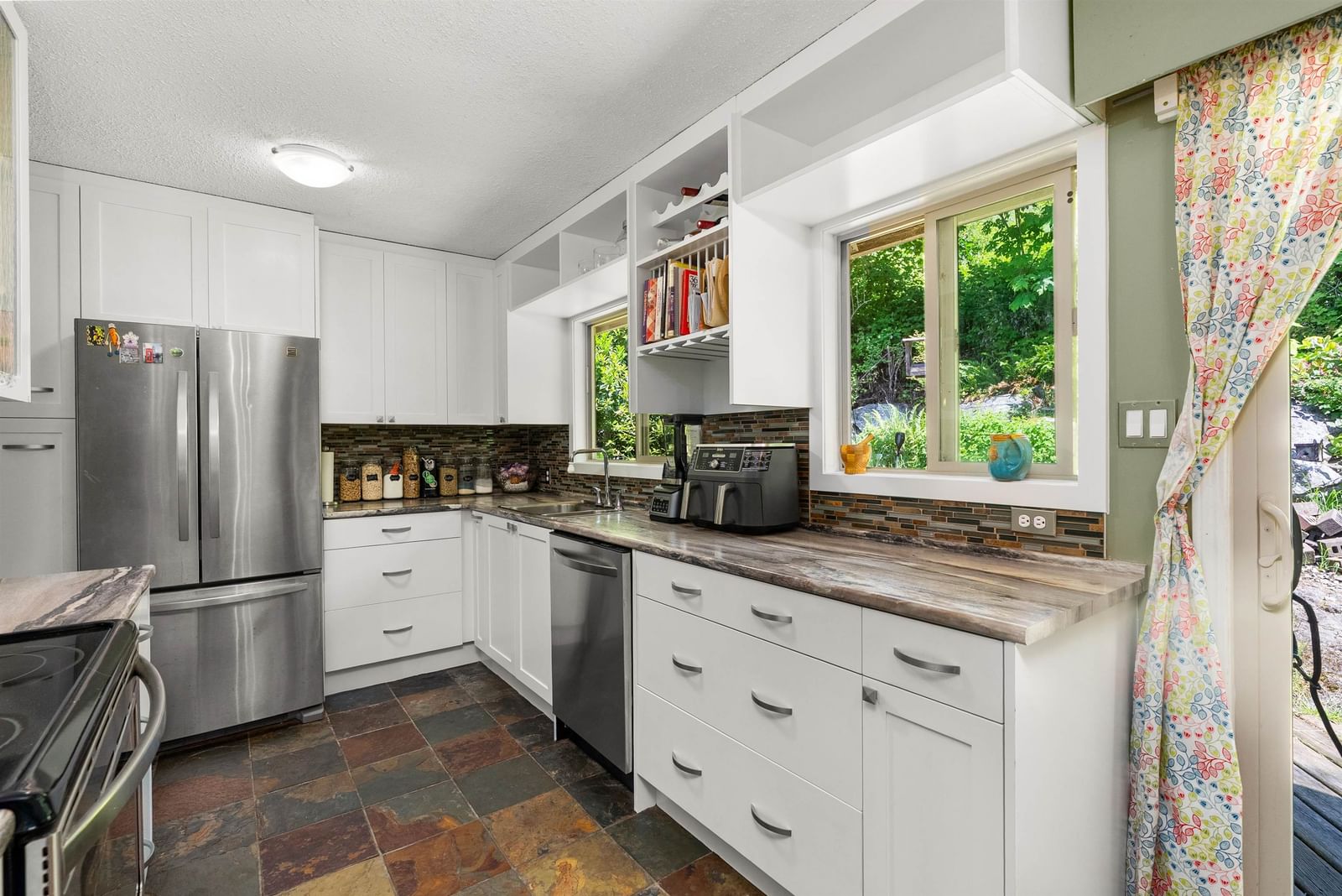 Listing Image 12