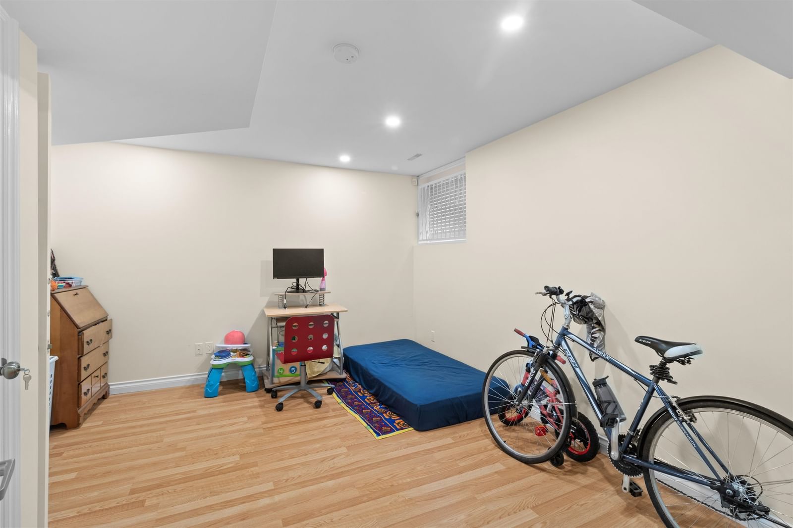 Listing Image 19