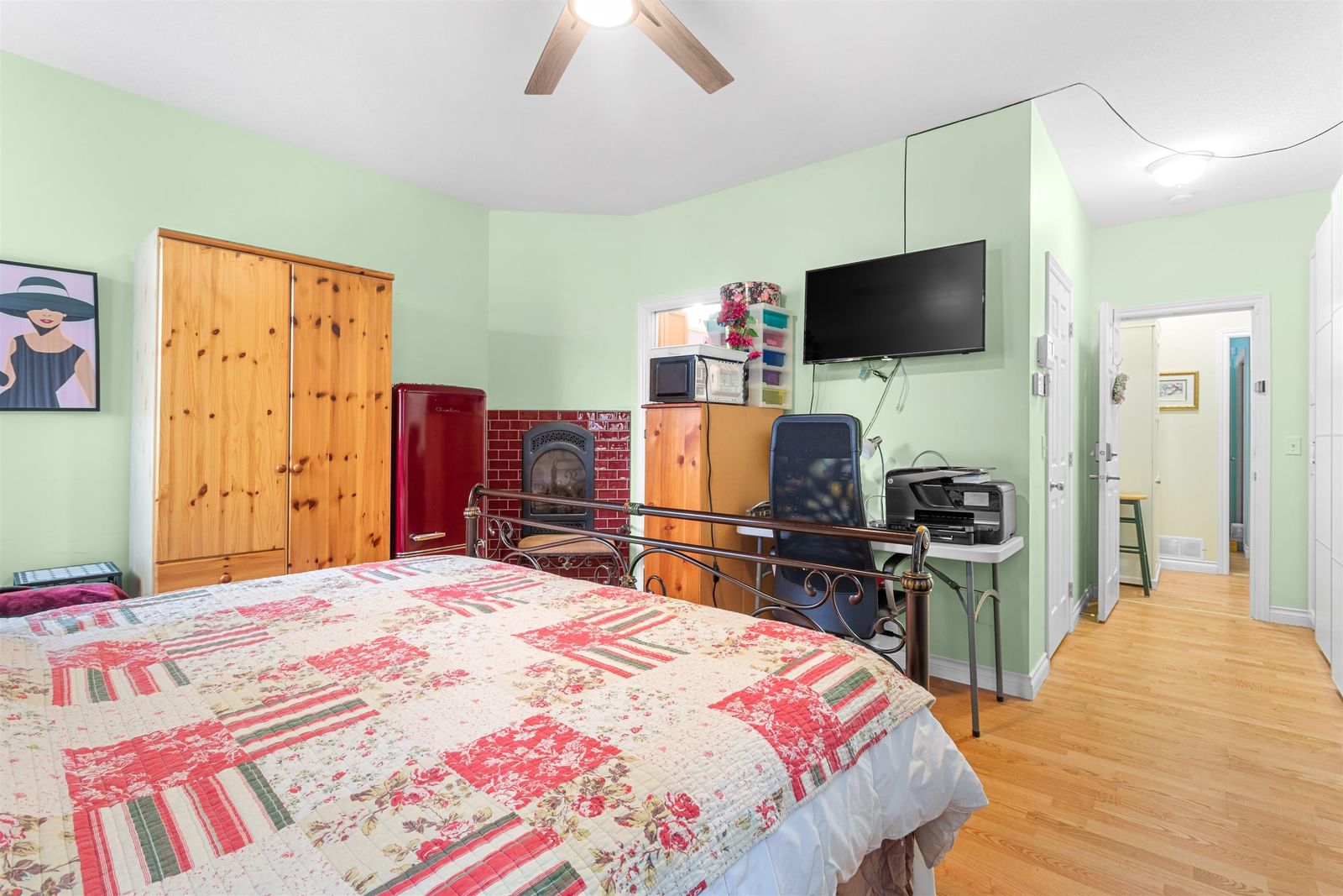 Listing Image 9