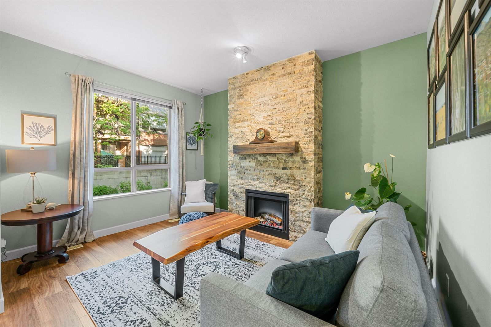 Listing Image 14